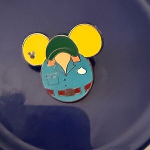 Disney Soarin’ Cast Member Enamel Pin
